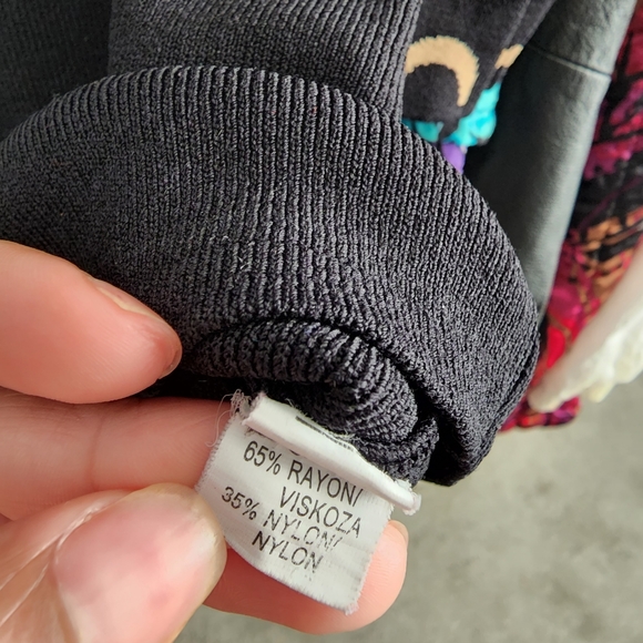 Geometric Retro Sweater - Picture 5 of 5